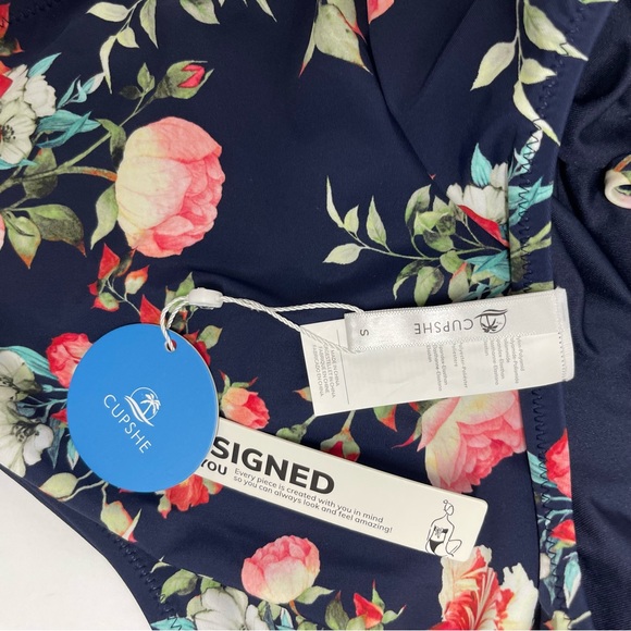 🌺SOLD FLORAL ONE PIECE SWIMSUIT - Picture 10 of 14